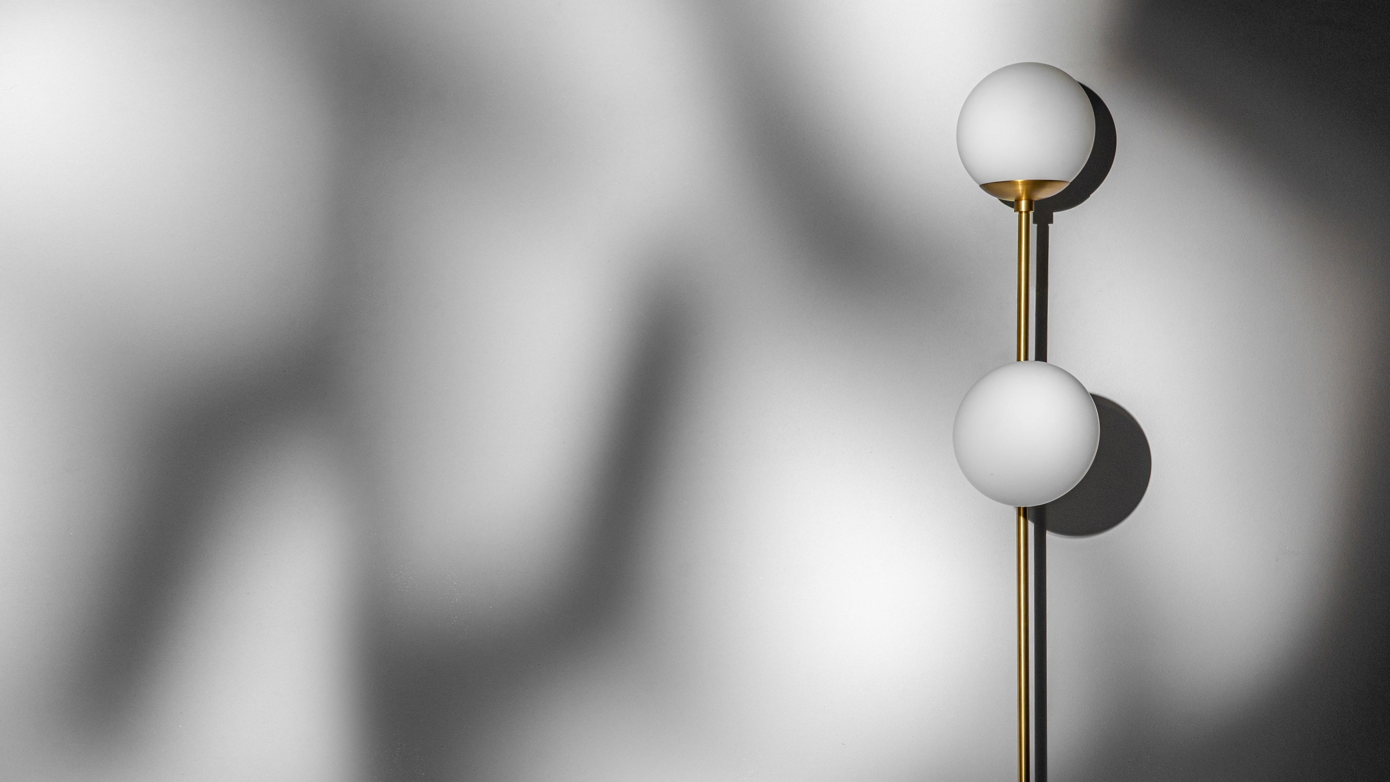 Schwung Globe Dual Globe Wall Light